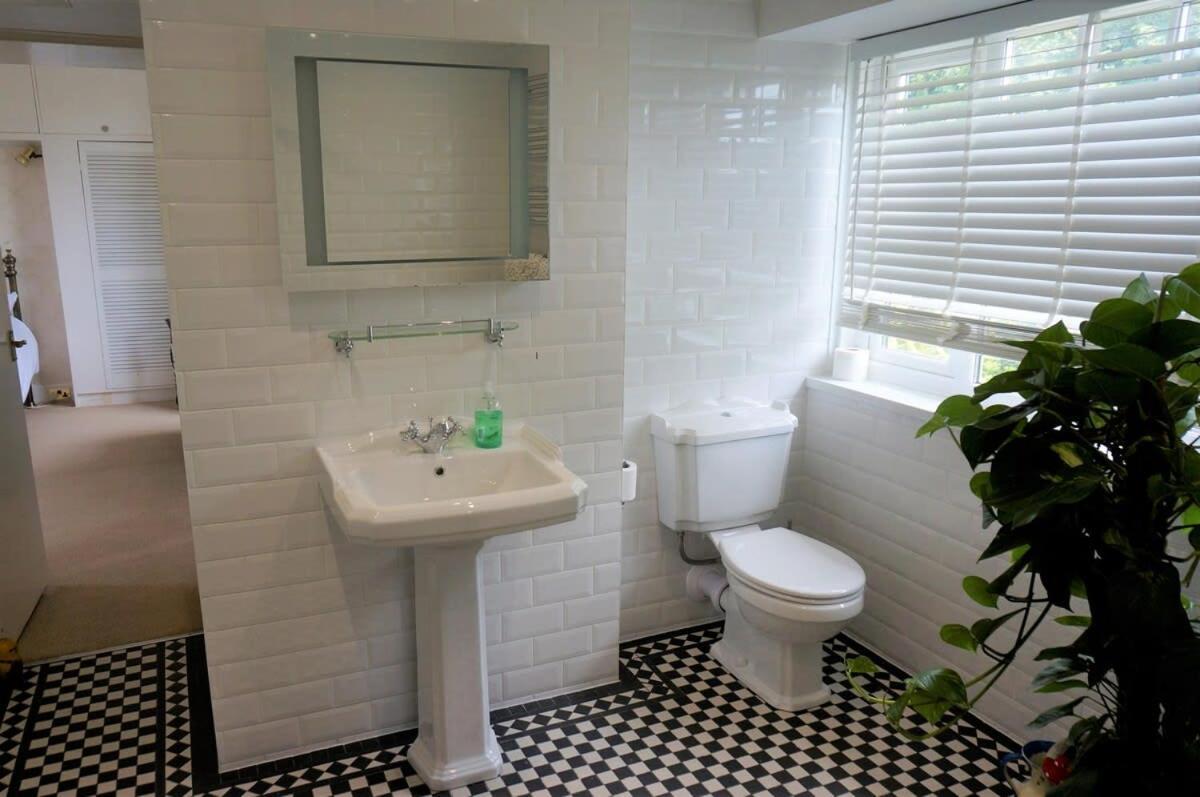 Spacious Town House With Swimming Pool Plymouth Luaran gambar