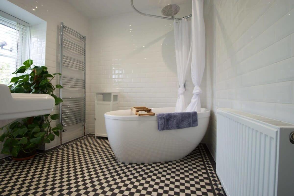 Spacious Town House With Swimming Pool Plymouth Luaran gambar