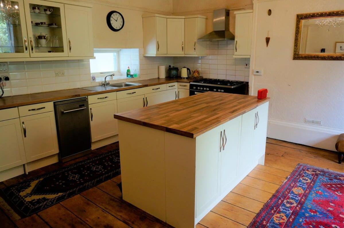 Spacious Town House With Swimming Pool Plymouth Luaran gambar
