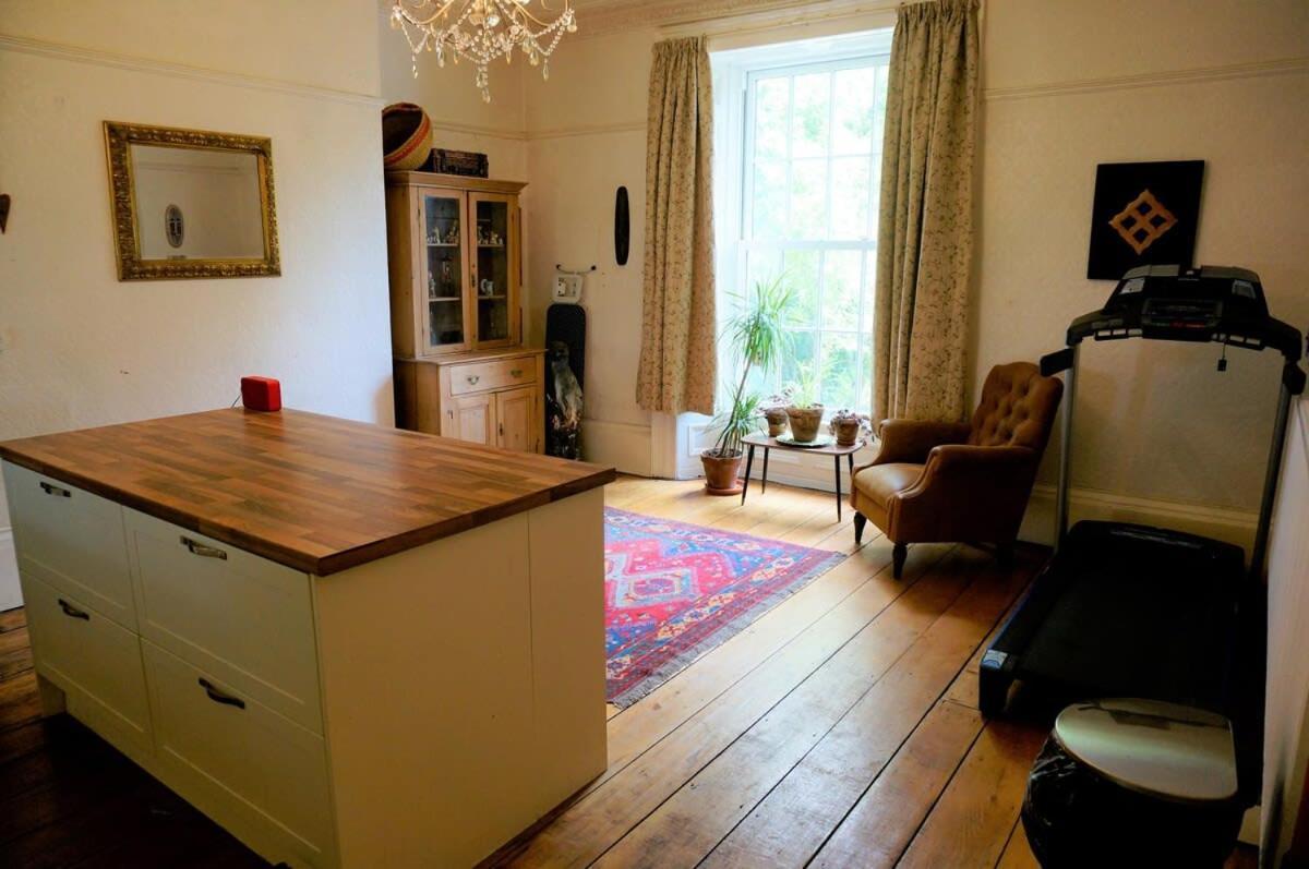 Spacious Town House With Swimming Pool Plymouth Luaran gambar